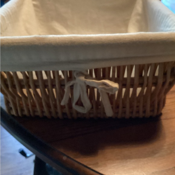 Decorative lined basket - Picture 7 of 7